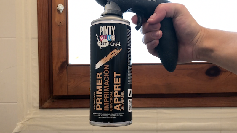 Peindre votre fenêtre à l'aide de spray 